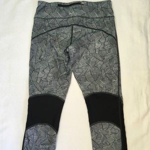 Nike S Printed Racer Crop Dri-Fit Black geometric